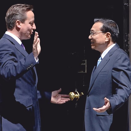 David Cameron and Li Keqiang speak while posing for photos in front of 10 Downing Street. Photo: Xinhua