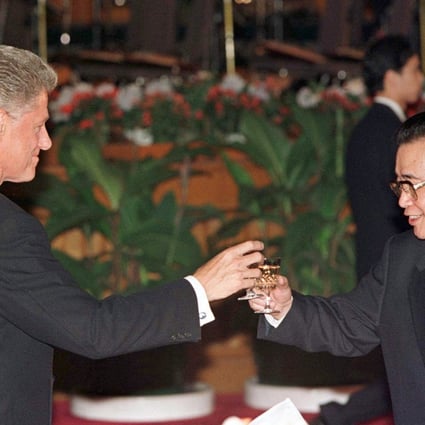 Former Premier Li Peng toasts Bill Clinton during a visit by the then US President to Beijing in 1998. Photo: AP  