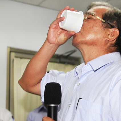 Yeh Wen-hsiang downs a cup of his company's cooking oil. Photo: CNA