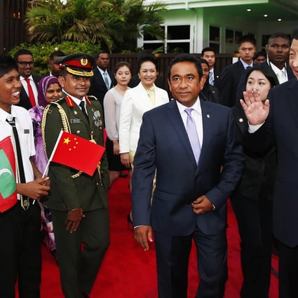 Maldivian President Abdulla Yameen welcomes President Xi Jinping upon his arrival in Male, the Maldives, on Sunday at the start of a regional tour. Photo: Xinhua