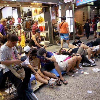 People line up outside Studio A in Tsim Sha Tsui for the release of iPhone 6. Photo: Sam Tsang
