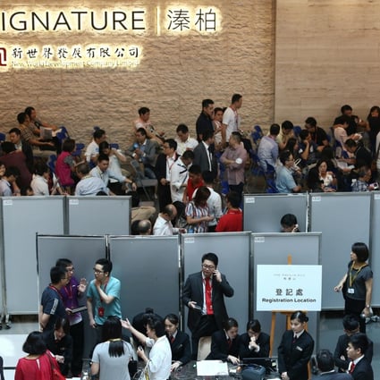 Crowds at the sales office for The Pavilia Hill. Photo: Jonathan Wong