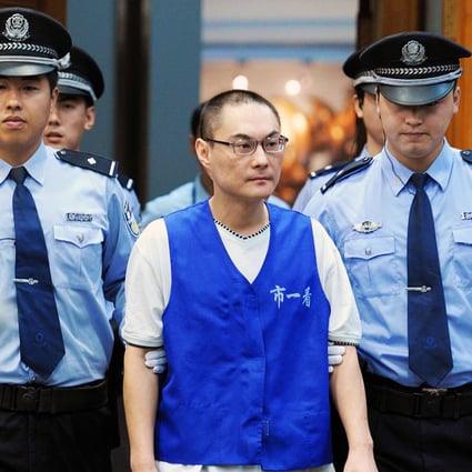 A man convicted for killing a child is escorted by guards to a Beijing court. He was later sentenced to death. Photo: Xinhua