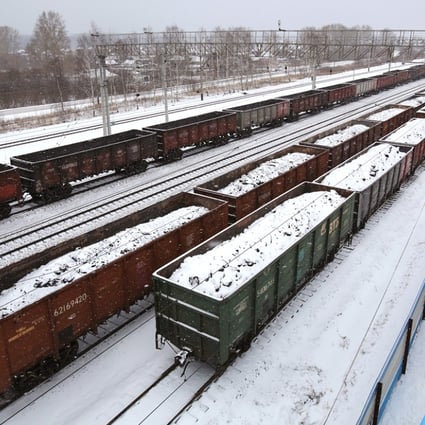 Snow covered freight wagons loaded with coal stand in sidings on the Trans-Siberian railroad in the Kemerovo region of Siberia near Yashkino, Russia on October 24, 2014. Photo: Bloomberg