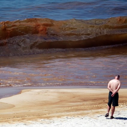 Oil is seen in the water as it washes ashore from the Deepwater Horizon oil spill in the Gulf of Mexico on June 26, 2010 in Orange Beach, Alabama. Photo: AFP