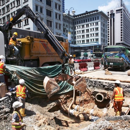 Workers repair a section of Salisbury Road in Tsim Sha Tsui believed to have collapsed because of rail-tunnelling work in 2007. Experts call for higher underground survey standards. Photo: Dickson Lee