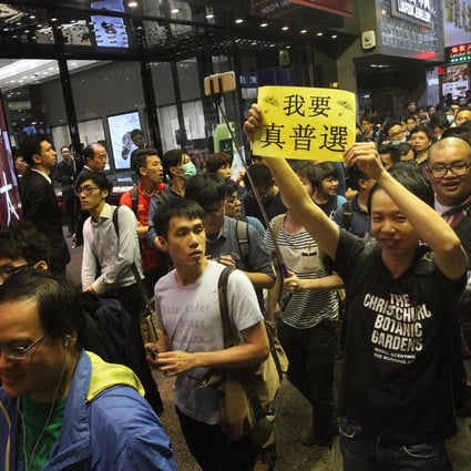 Protesters take to Mong Kok's footpaths. Photo: Edward Wong