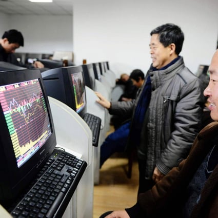 Investors watch market quotes at Qingdao city broker. Photo: Xinhua