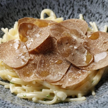Vermicelli soup with white truffle at Akrame