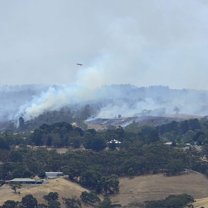  Bush fires forced the residents of 19 Adelaide Hills towns to seek shelter on Saturday. Photo:  EPA