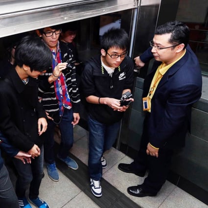 Fans started queuing outside Sai Ying Pun station at 4am to ensure they were the first to view the facilities. Photo: David Wong