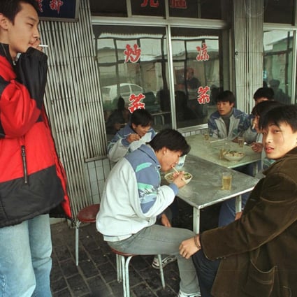 Effective smoking ban difficult to enforce in China. Photo: AP