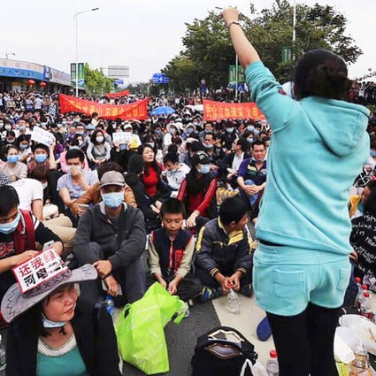 Residents occupy a street in downtown Heyuan on Sunday, demanding the government scrap an 8 billion-yuan coal plant. Photo: SCMP Pictures