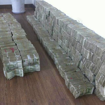 Bundles of one-yuan banknotes totalling 100,000 yuan lie on the floor of a car showroom in Henan province after a Chinese woman used them as part payment for a new BMW car. Photo: ImagineChina