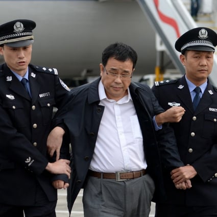 Chinese police escort Li Huabo (centre) upon his arrival at the Beijing Capital International Airport yesterday. Photo: Xinhua