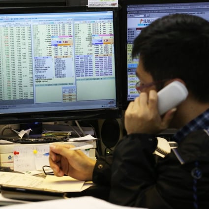 Brokers jot down orders in the Hong Kong stock market as shares slipped on Wednesday as a fall in oil prices kept stocks of oil majors on the defensive. Photo: Felix Wong