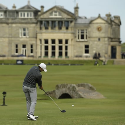 Jordan Spieth drives the ball from the 18th tee during the third round. Photo: AP