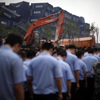 Soldiers, policemen and paramilitary policemen attend a mourning service for the victims in the 12 August chemical explosions at the blast site in Tianjin. Photo: EPA