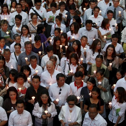 People light candles for victims during a march to the Erawan shrine in Bangkok. Photo: Reuters
