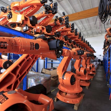 Activity in China's factory sector unexpectedly shrank to a 6-1/2 year low in September, a private survey showed, raising fears of a sharper slowdown in the world's second-largest economy. Photo: Reuters
