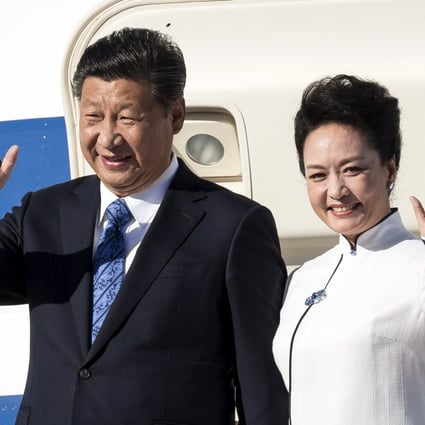 China's President Xi Jinping and first lady Peng Liyuan arrive in Everett, in Washington state, on Tuesday. Photo: Reuters 
