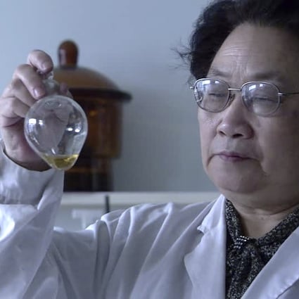 Tu Youyou must have made use of multiple intelligences to succeed, according to at a theory advocated by Howard Gardner.