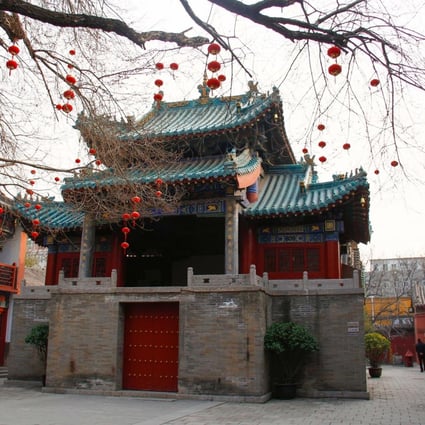 Chenghuang Temple in Zhengzhou's downtown area, built in the Ming dynasty, standsas a testament to the city's roleas a key hub in many areasover thousandsof years.Photo: ImagineChina