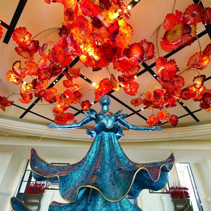 Fiori di Paradiso by Dale Chihuly and Dalnian Dancer by Salvador Dali are in the MGM Macau lobby.