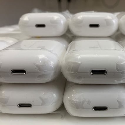 Photos that claim to show the new AirPods cases. (Picture: Weibo/AppPerfectionle)
