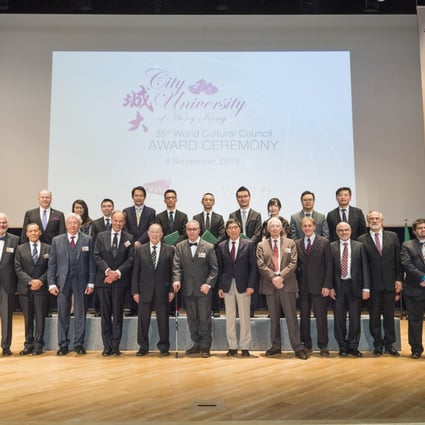 Professor Jean-Pierre Changeux (5th from left, front row), Professor Malik Mâaza (6th from left, front row), Professor Way Kuo (6th from right, front row), Professor Sir Colin Blakemore (4th from right, front row) with the nine young scholars from CityU and other guests at the ceremony.