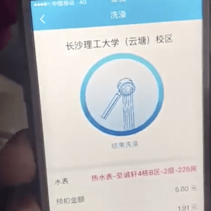 Many Weibo user questions the new system. (Picture: Xiaoxiang Morning Post on Miaopai)
