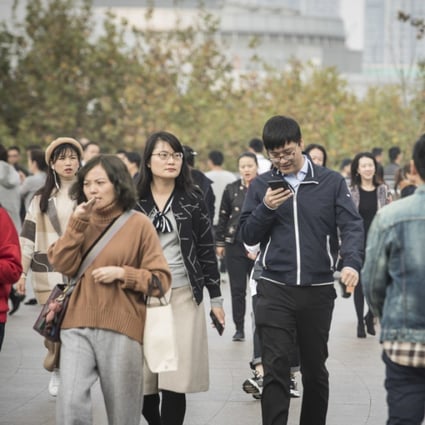 Smartphone users on the streets of Shanghai. (Picture: Bloomberg)
