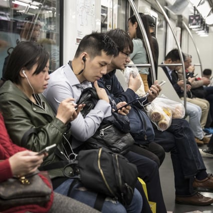 Commuters with their smartphones in Shanghai. (Picture: Qilai Shen/Bloomberg)