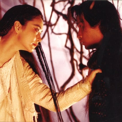 Brigitte Lin (left) and Leslie Cheung in The Bride with White Hair.