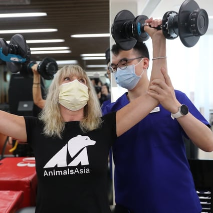 Jill Robinson, 60, works with her physiotherapist Wong Man-ho to treat her osteoporosis. Phot : Edmond So