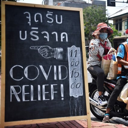Volunteers transport packages of food and supplies to be distributed to the needy in Bangkok on April 2, 2020. Photo: AFP