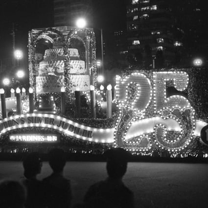 The giant cake at Queen Elizabeth’s silver jubilee parade in Hong Kong, on April 21, 1977. Photo: SCMP