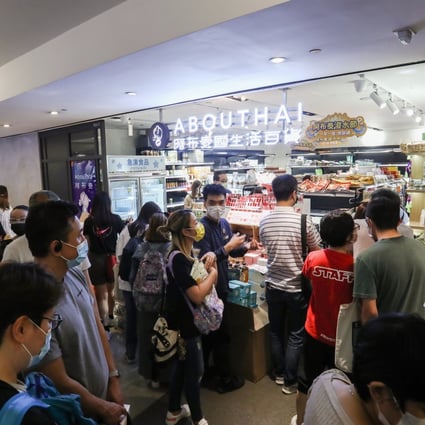 Shoppers queue outside the AbouThai outlet in Queensway Plaza in Admiralty. Photo: Jonathan Wong
