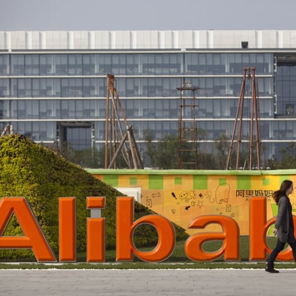 An employee walks past a logo of Alibaba Group at its headquarters on the outskirts of Hangzhou, Zhejiang province, China, on November 4, 2013. Photo: EPA-EFE