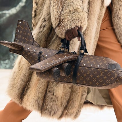 Relaterede . diakritisk Louis Vuitton's US$39,000 airplane bag goes viral as designers have fun  with accessories | South China Morning Post