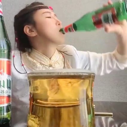 Chasing fame at the bottom of a bottle. Binge drinking live streaming has many in China worried. Photo: Sohu