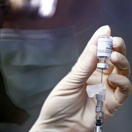 A health worker prepares a dose of the Johnson & Johnson coronavirus vaccine. Photo: Getty Images