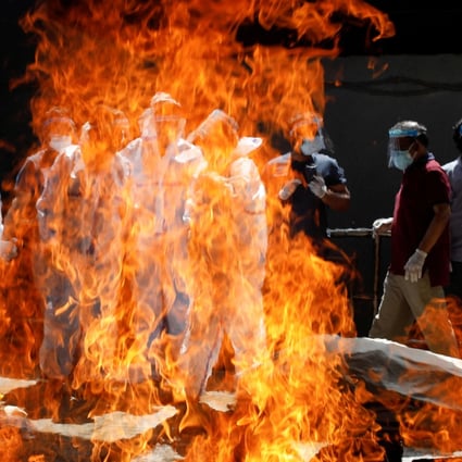 A funeral service is held in New Delhi as the number of cases in the country continues to rise. Photo: Reuters