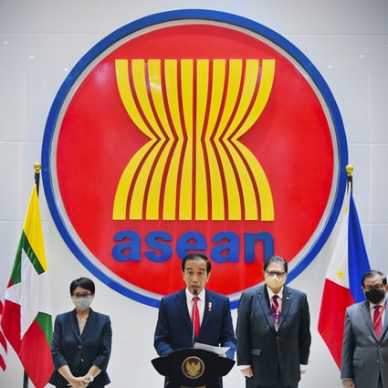 Indonesian President Joko Widodo, centre, with Foreign Minister Retno Marsudi, Coordinating Minister for Economic Affairs Airlangga Hartarto, and Cabinet Secretary Pramono Anung behind him, delivers his statement following the Asean meeting in Jakarta on Saturday. Photo: AP