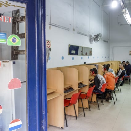 Smartphones have largely superseded internet cafes. Photo: Getty Images