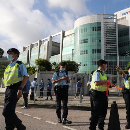 Police surround the offices of the Apple Daily newspaper in Tseung Kwan O. Photo: Sam Tsang
