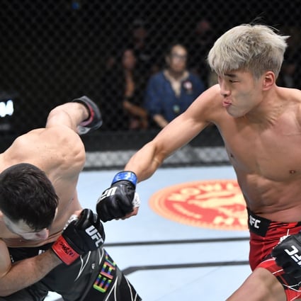 Choi Seung-woo punches Julian Erosa in their featherweight bout at UFC Vegas 29. Photo: Chris Unger/Zuffa LLC