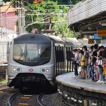 Passengers wait for the train to stop on the East Rail line platform of Kowloon Tong MTR station in August 2020. Photo: Sam Tsang