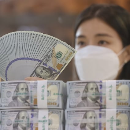 A clerk checks US$100 banknotes at the headquarters of Hana Bank in Seoul, South Korea, on July 5. Photo: EPA-EFE