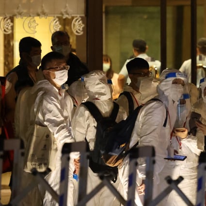 Police and health workers at a lockdown site in Tai Kok Tsui on May 23. As of July 30, Hong Kong had gone 53 days without a local infection. Photo: K.Y. Cheng